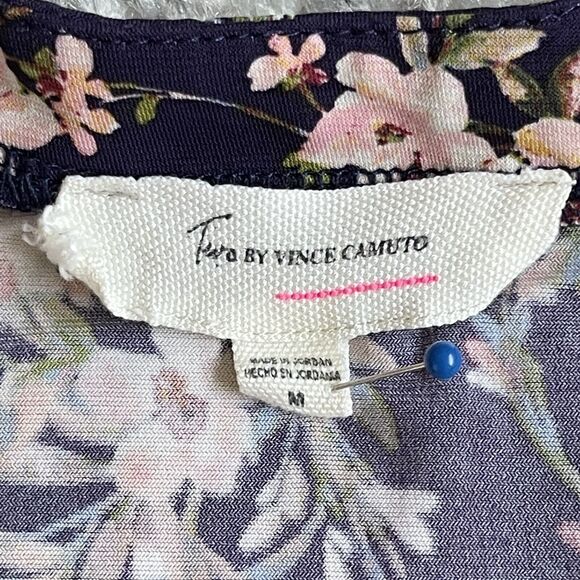 Two by Vince Camuto Blouse Women Size M Floral Multicolor Curved Hem V-neck‎ - Picture 8 of 15